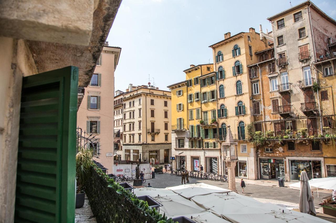 Отель Aurelia Luxury - Piazza Delle Erbe Верона Экстерьер фото