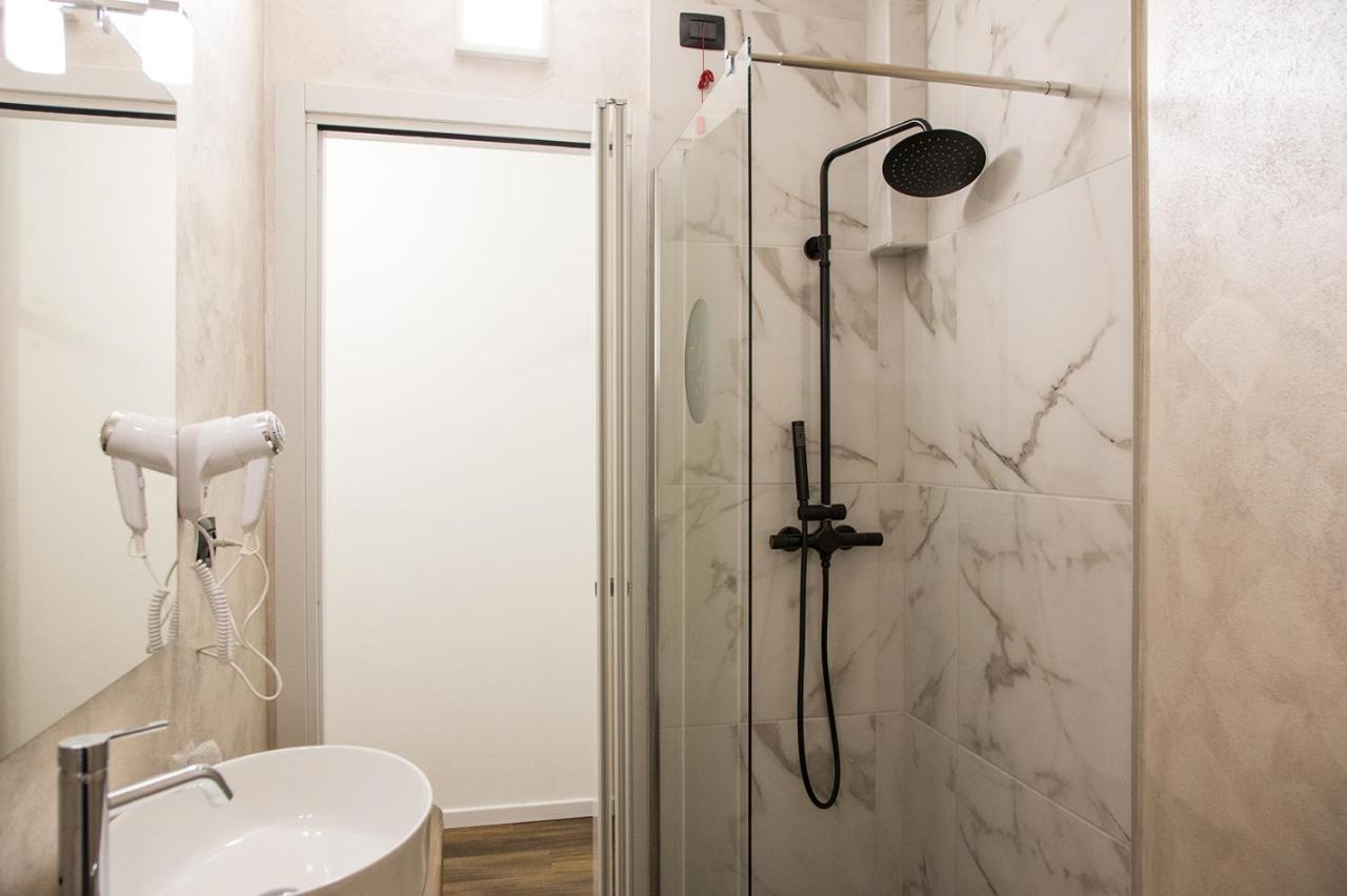 Отель Aurelia Luxury - Piazza Delle Erbe Верона Экстерьер фото