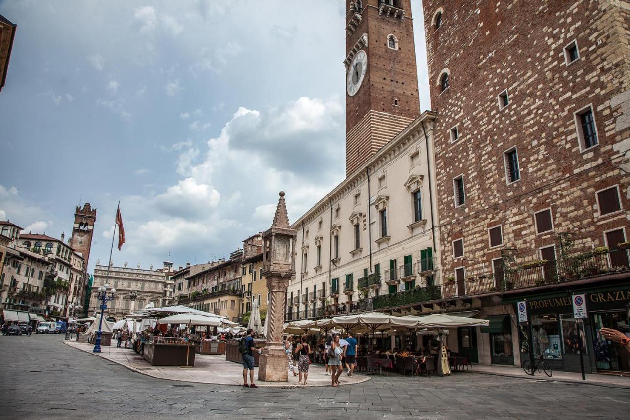 Отель Aurelia Luxury - Piazza Delle Erbe Верона Экстерьер фото