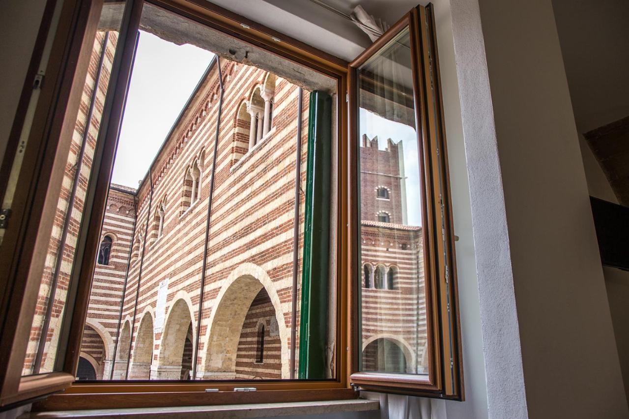 Отель Aurelia Luxury - Piazza Delle Erbe Верона Экстерьер фото