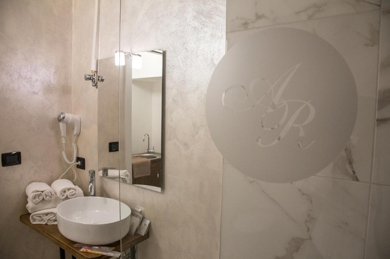 Отель Aurelia Luxury - Piazza Delle Erbe Верона Экстерьер фото