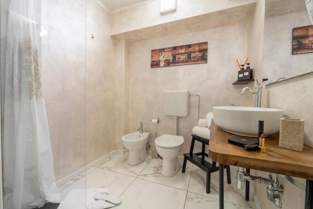 Отель Aurelia Luxury - Piazza Delle Erbe Верона Экстерьер фото